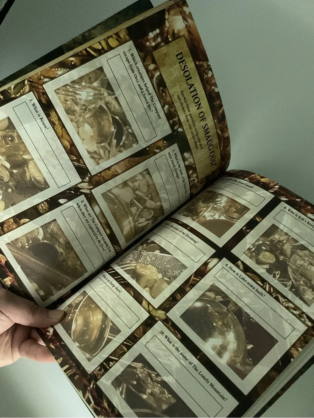 The Hobbit: A The Desolation of Smaug Ultimate Sticker Book - Green Cover